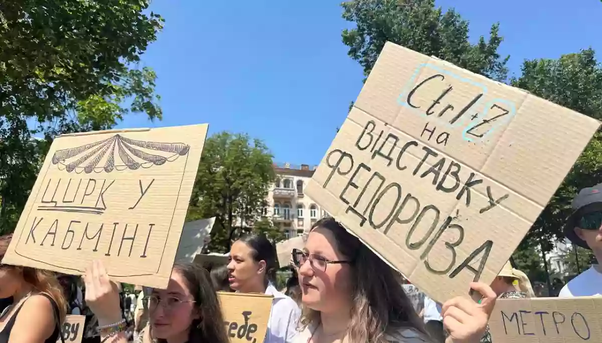 В Україні створили онлайн-галерею «Голоси з площі. Картонки»