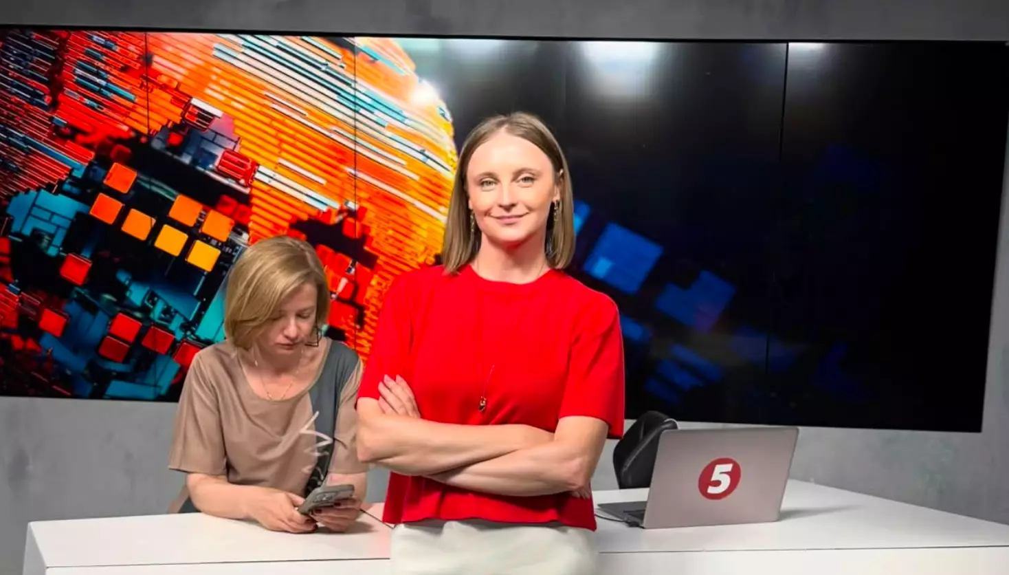 Команда 5 каналу тимчасово мовить зі студії Hromadske