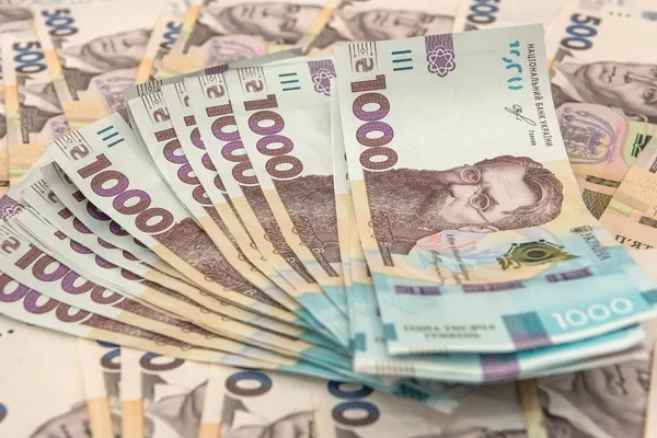 Понад половина опитаних медійників отримує до 35 тисяч гривень на місяць, — телеграм-опитування «Детектора медіа»