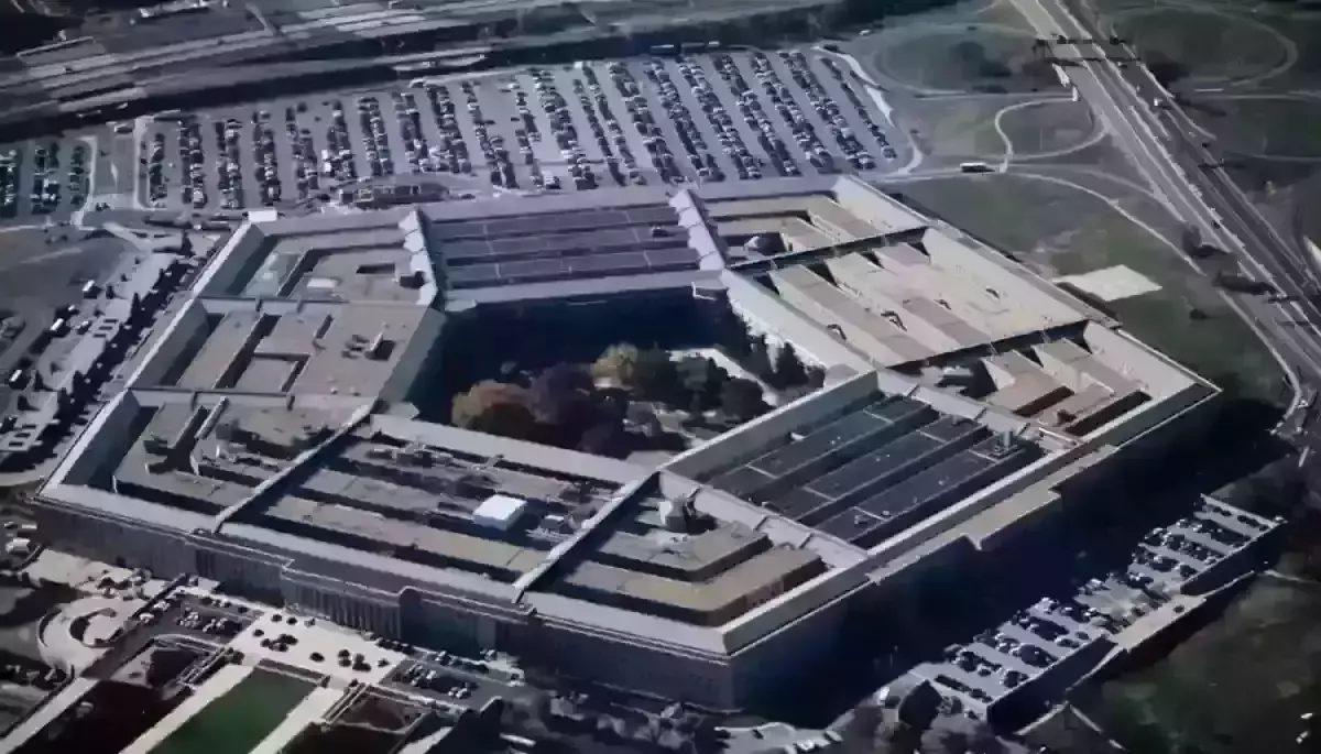 Троє журналістів Stars and Stripes подали до суду на Пентагон через незаконні звільнення