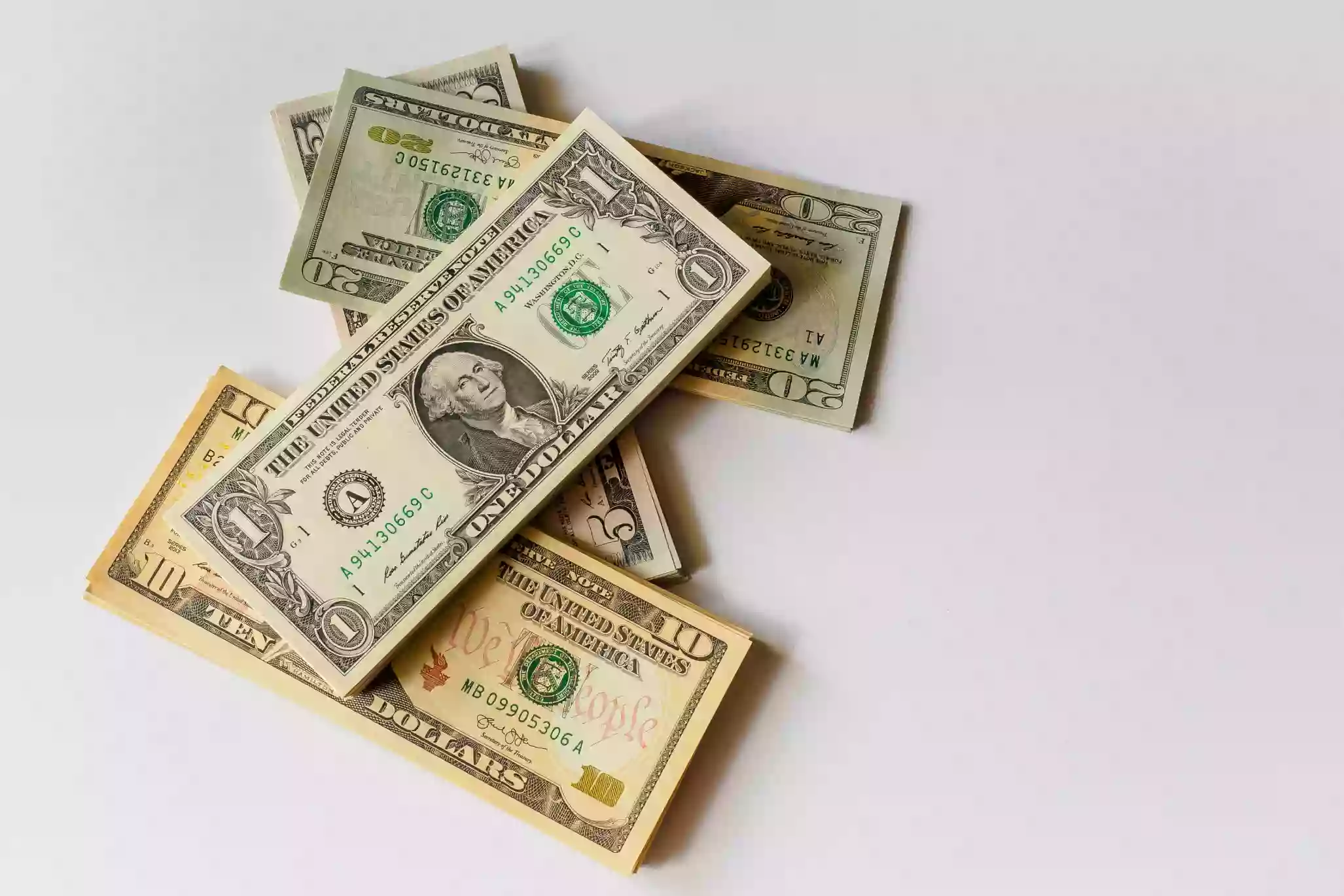 Ексоператора телесуфлера Білого дому оштрафували на понад $172 тисяч через ставки на промови Трампа