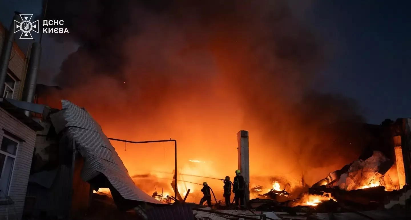 Унаслідок російської атаки на Київ згорів склад з реквізитом «Кварталу 95»