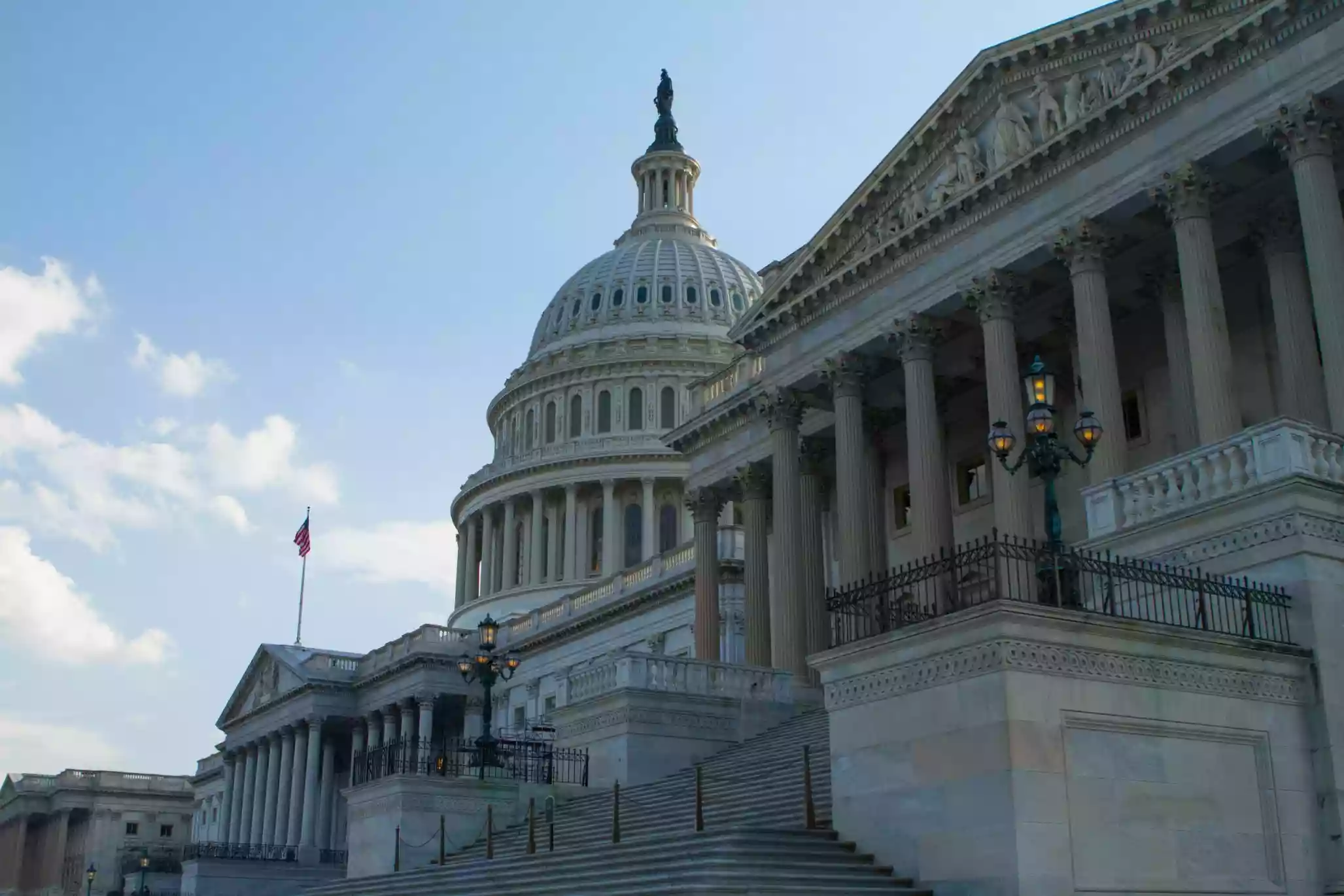 Палата представників США ухвалила законопроєкт Ліндсі Грема про санкції проти Росії