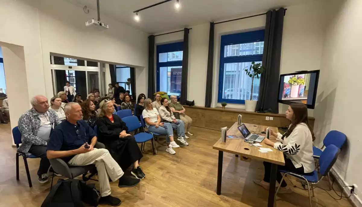 У Празі презентували книгу журналістки Ксенії Дворнікової «Вижити в Гостомелі: 21 історія з міста-героя»