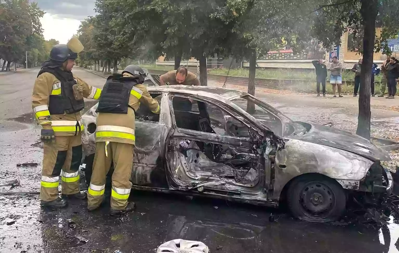 Російський дрон вдарив по авто іноземних журналістів у Словʼянську. Вони не постраждали