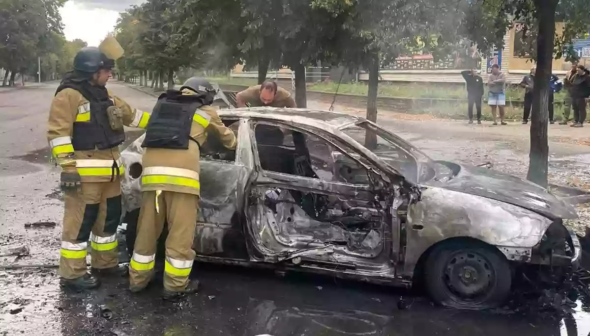 Російський дрон вдарив по автівці іноземних журналістів у Словʼянську. Вони не постраждали
