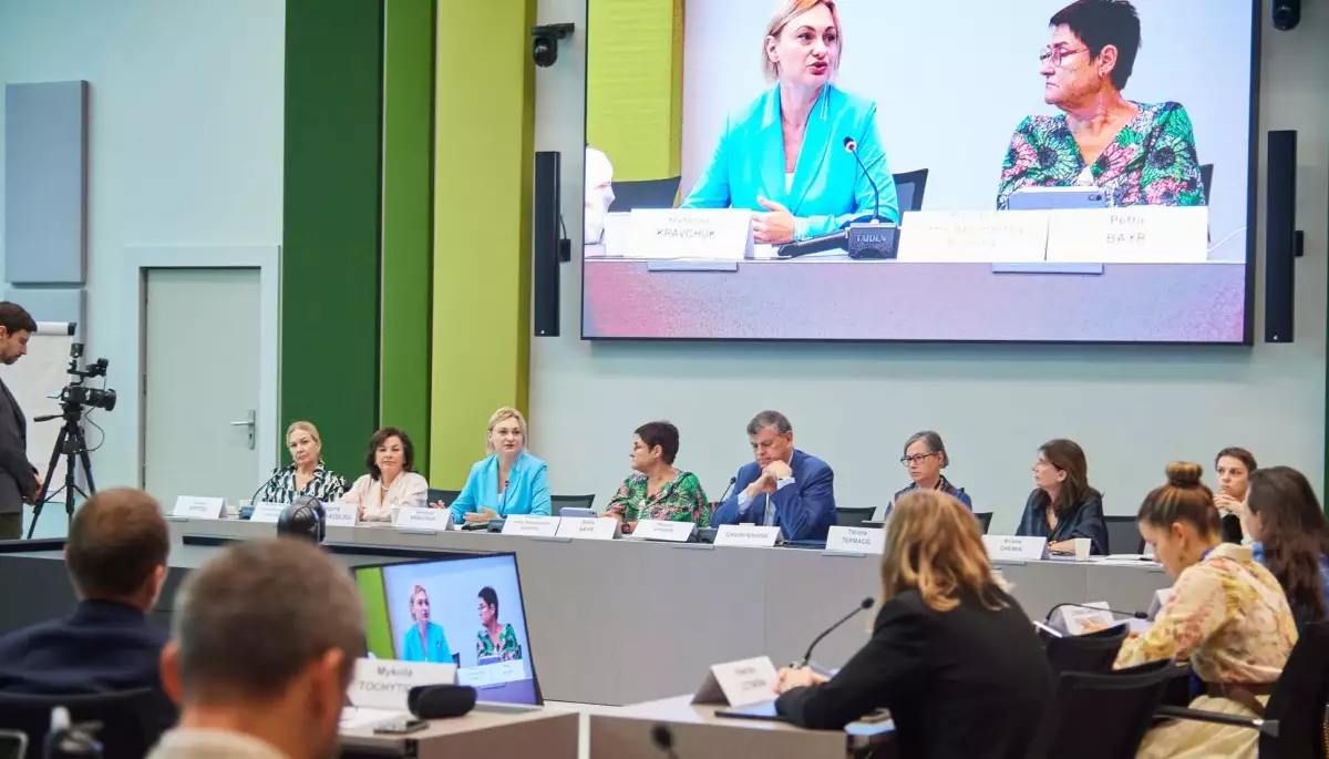У ПАРЄ вшанували памʼять загиблої в російському полоні журналістки Вікторії Рощиної