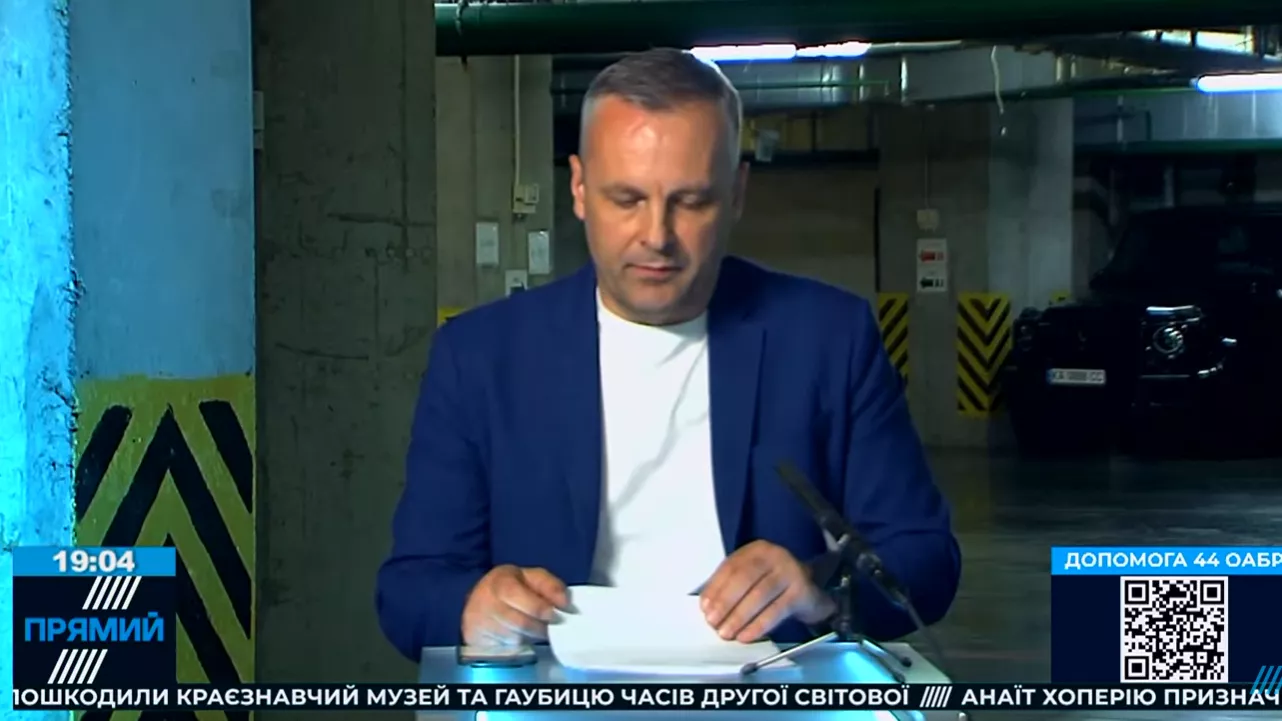 Телеканал «Прямий» мовить з паркінгу під час повітряної тривоги
