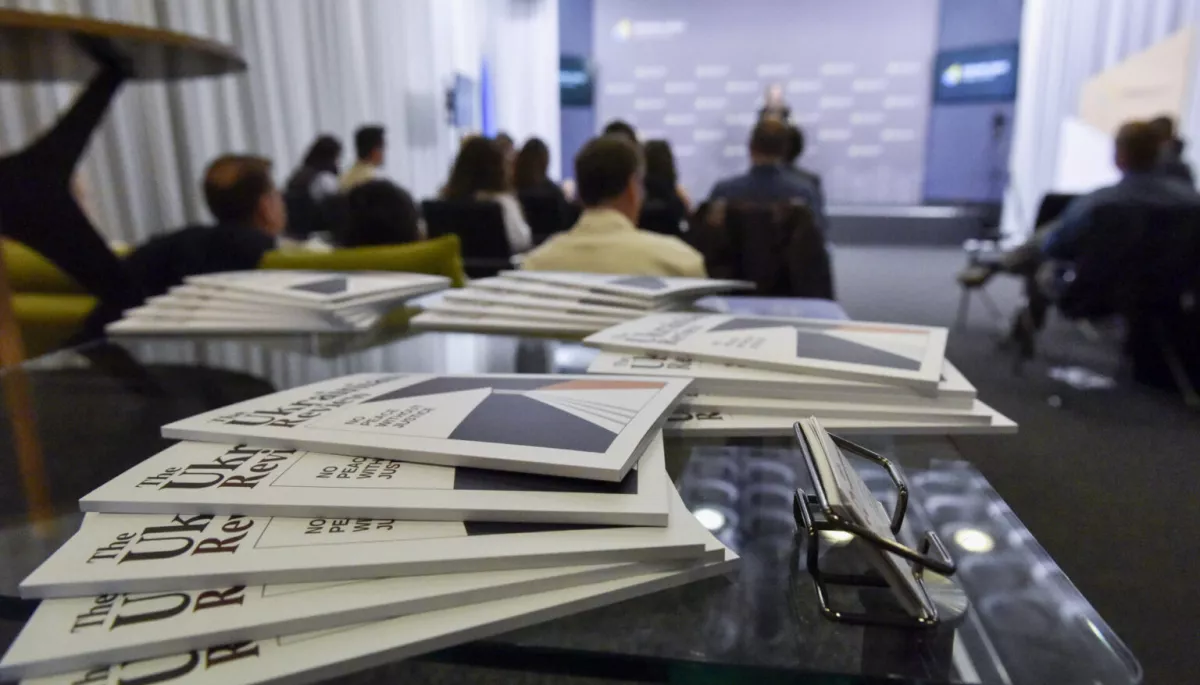 У Києві презентували англомовний журнал The Ukrainian Review про становище українців в російському полоні