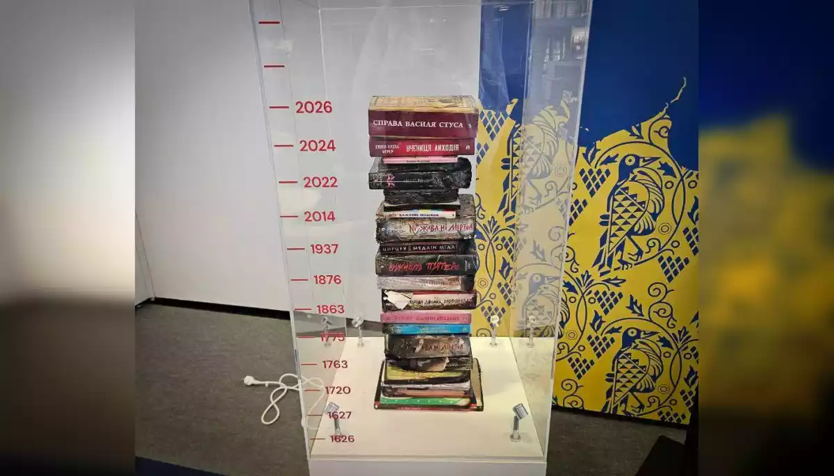 На Франкфуртському книжковому ярмарку представили інсталяцію з книжок, уцілілих після атаки по &laquo;Ранку&raquo;